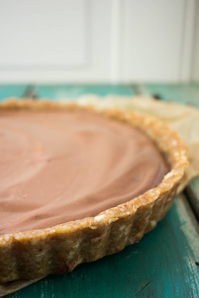 Easy Vegan No-Bake Chocolate Peanut Butter Pie with crust