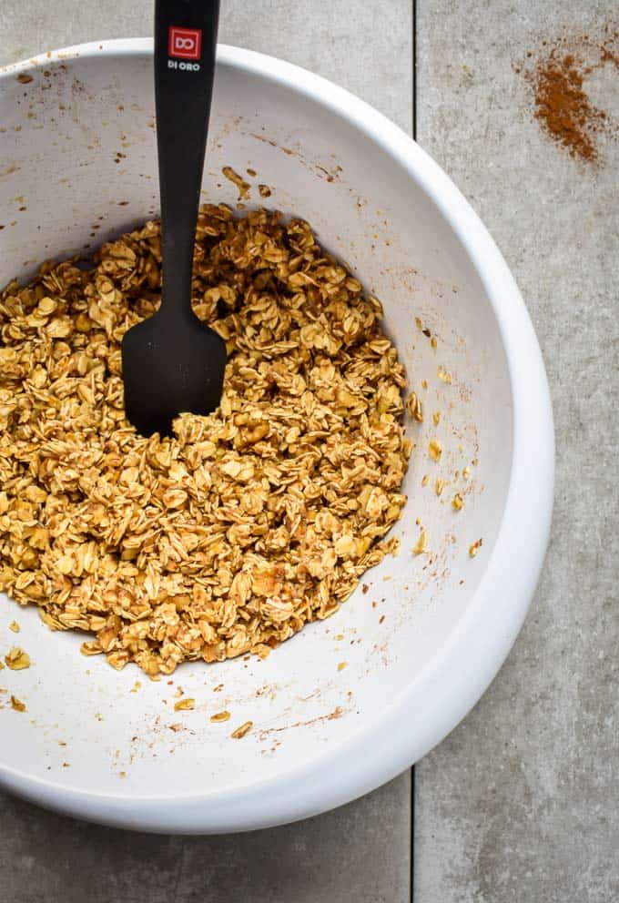 Cinnamon apple oatmeal crumble topping ingredients.