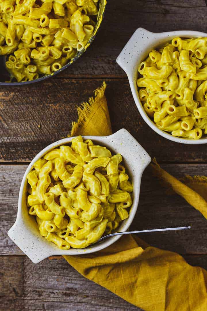 Vegan mac and cheese in two bowls.