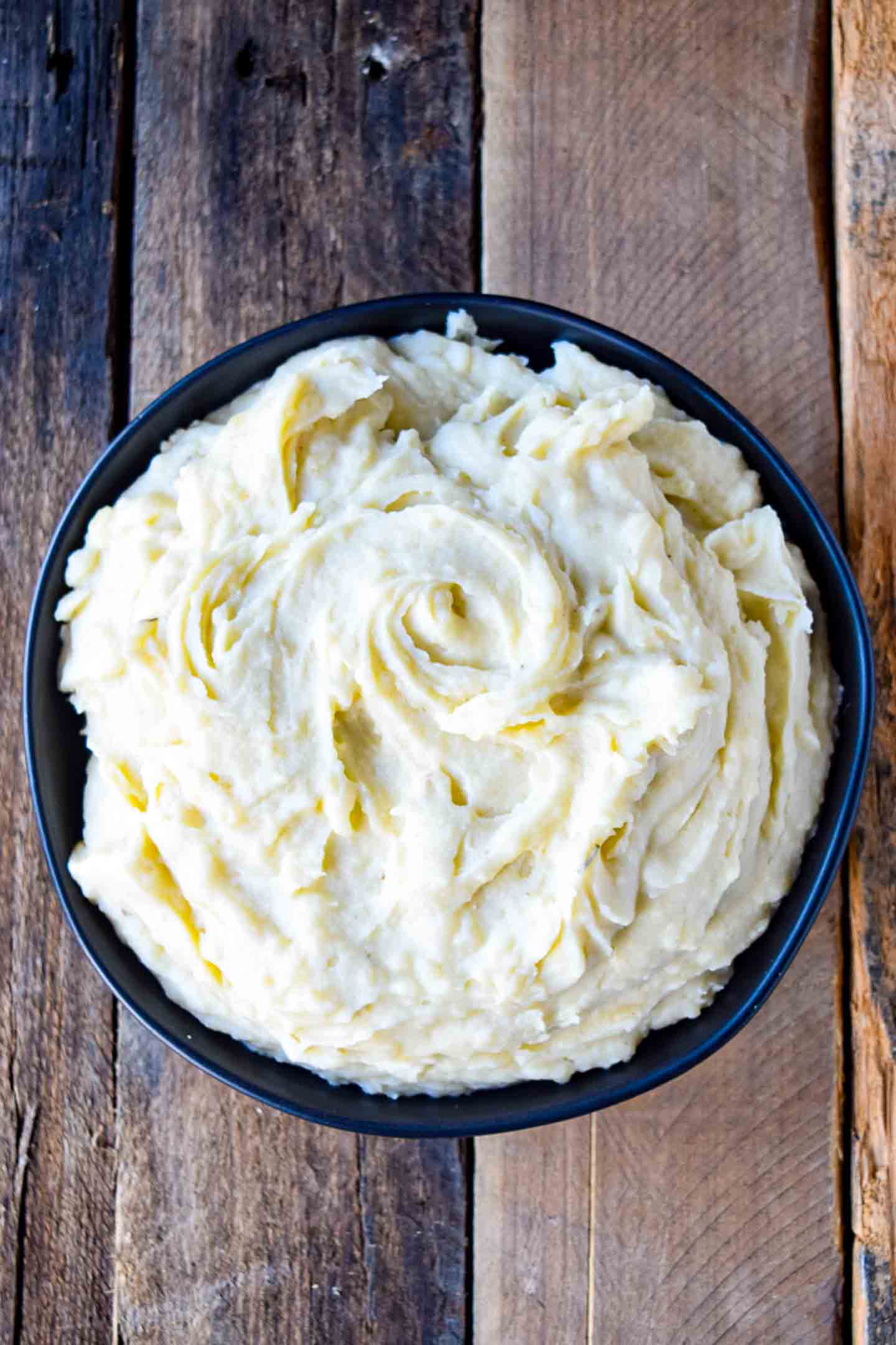 instant pot mashed potatoes in black bowl.