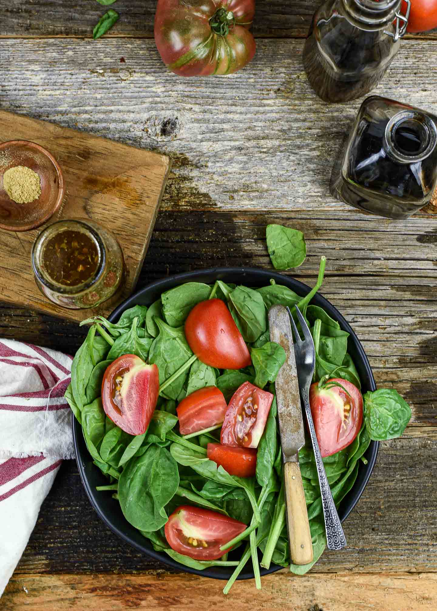 This balsamic Oil free Salad Dressing is so easy to make and ready in less than 2 minutes! Great on salads and pasta.